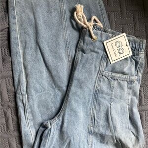 NWT - Women's Light Blue Relaxed Wide Leg Jeans